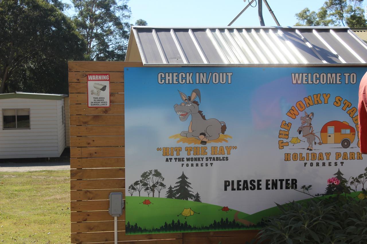 Wonky Stables Holiday Park Forrest Luaran gambar