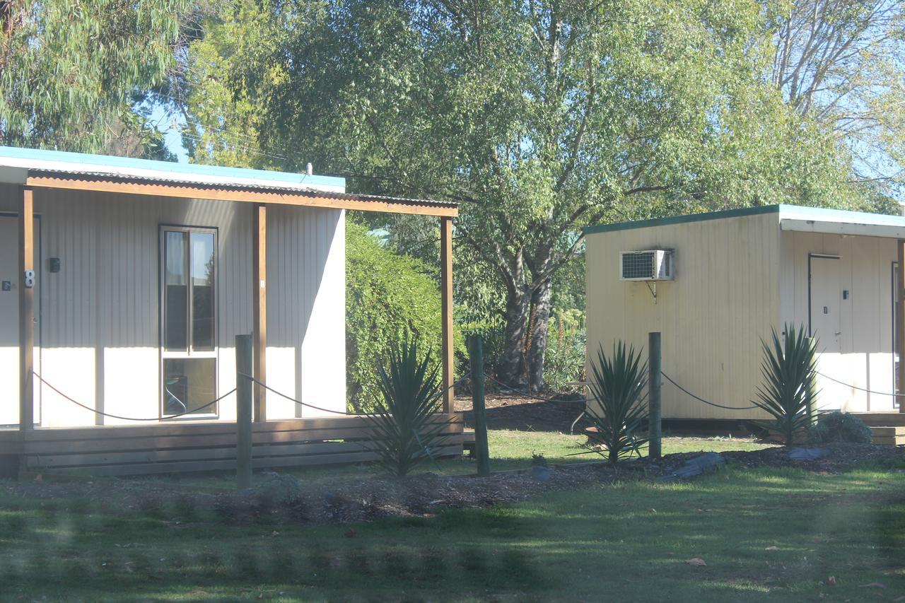 Wonky Stables Holiday Park Forrest Luaran gambar