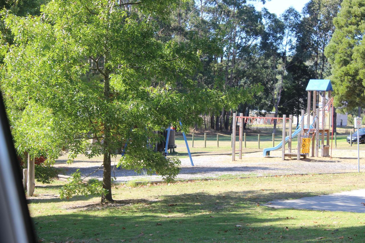 Wonky Stables Holiday Park Forrest Luaran gambar