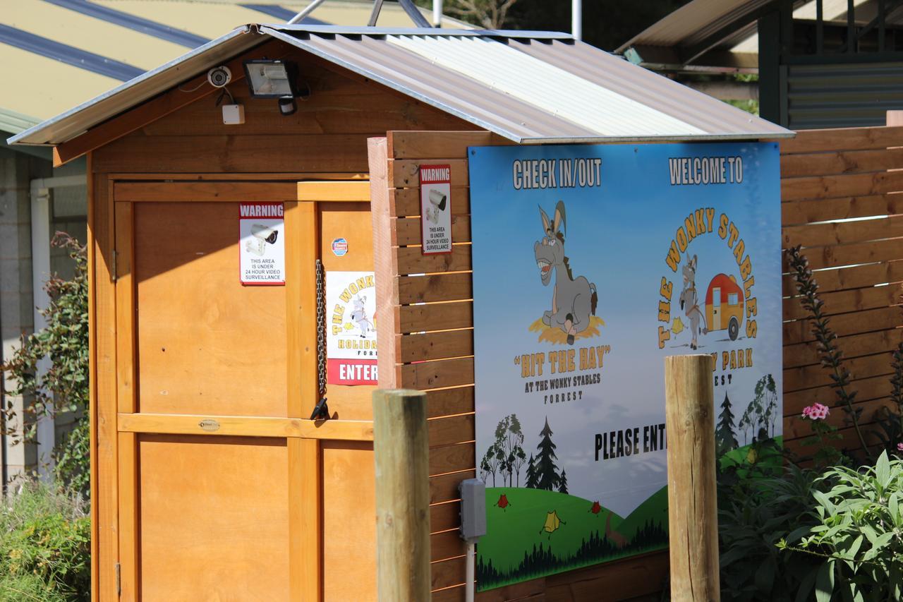 Wonky Stables Holiday Park Forrest Luaran gambar