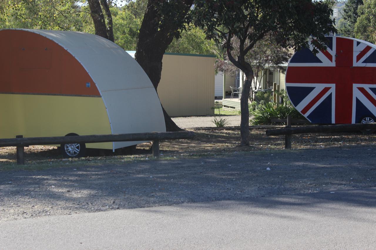 Wonky Stables Holiday Park Forrest Luaran gambar